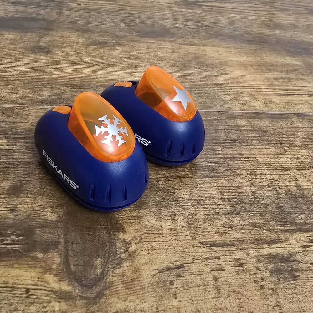 2 Fiskars Paper Punch Star And Snowflake